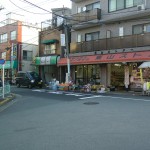 商店街の北側の店舗５店舗が営業しています