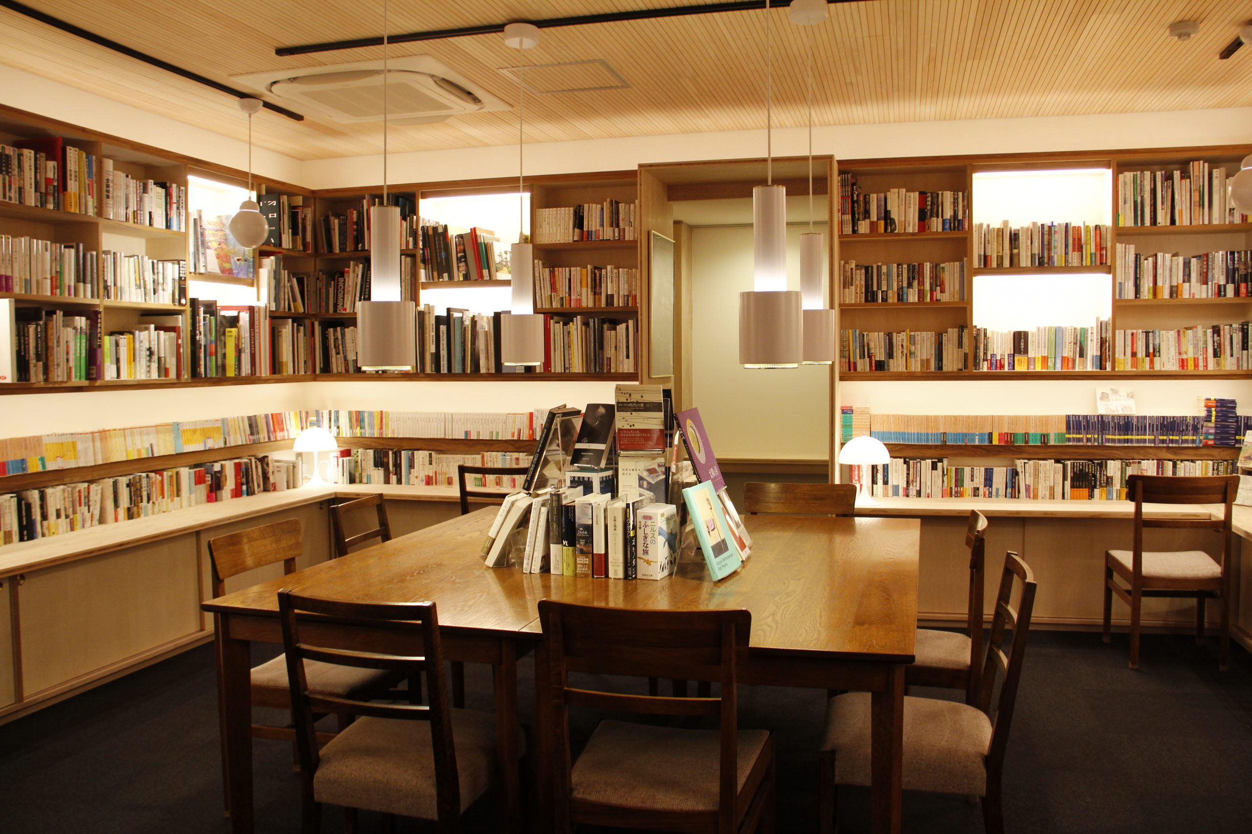 1階ブックカフェ 目黒区ドットコム